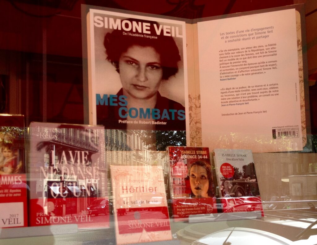 Photo Vitrine Prix Simone Veil 1